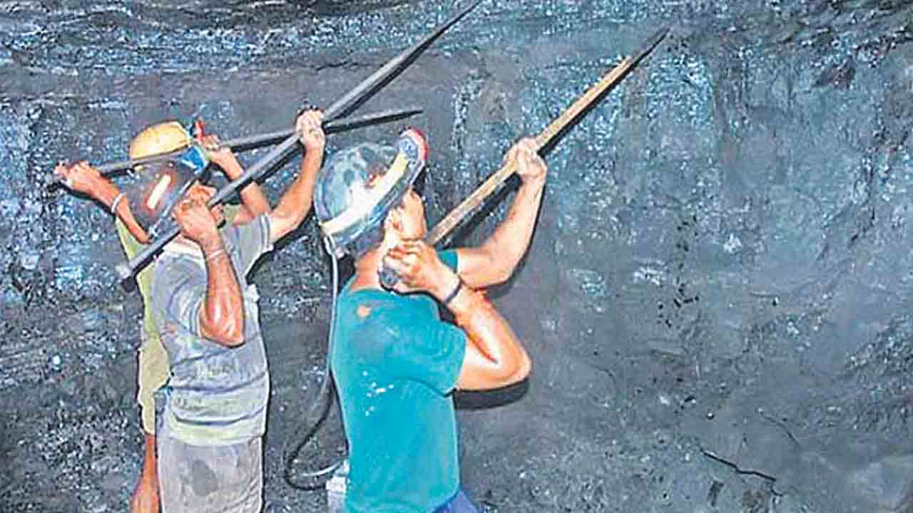 20 నెలల్లో రూ. 24వేల కోట్ల బకాయిలు.. సింగరేణికి భారీగా బాకీ పడ్డ సర్కారు