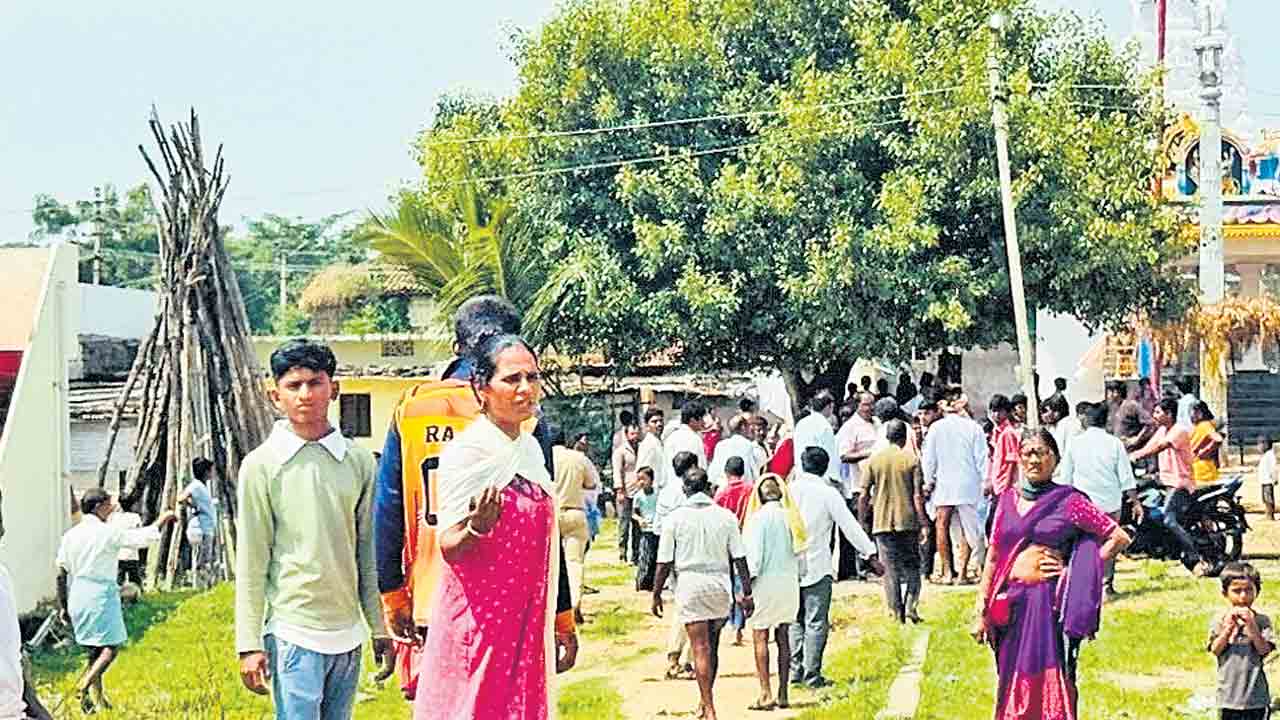 ఎక్సైజ్‌ టాస్క్‌ఫోర్సు అధికారులపై గిరిజనుల దాడి