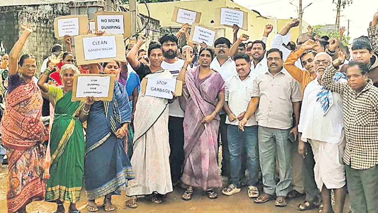 కంపు భరించలేం!