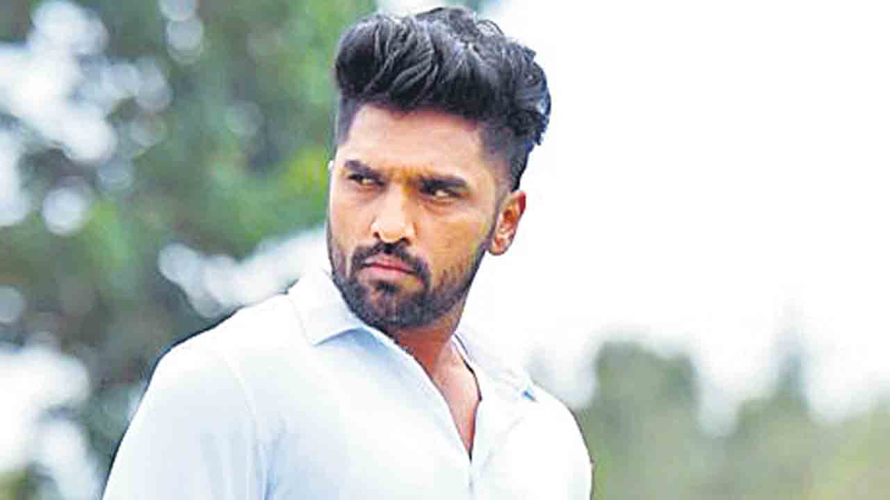 ఇద్దరమ్మాయిల్ని ఒకేసారి ప్రేమిస్తే?