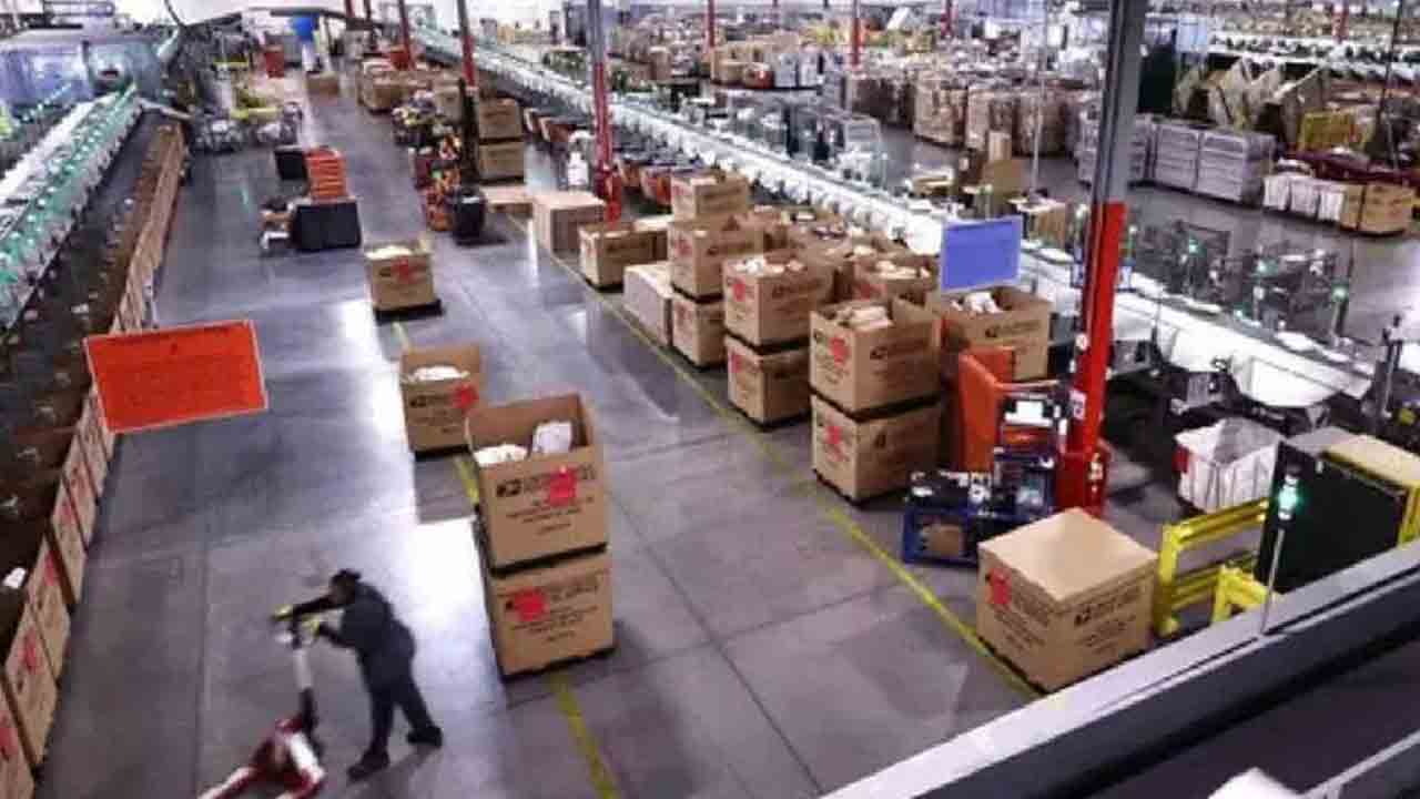 యూఎస్‌కు పోస్టల్‌ సర్వీసులు తిరిగి ప్రారంభం