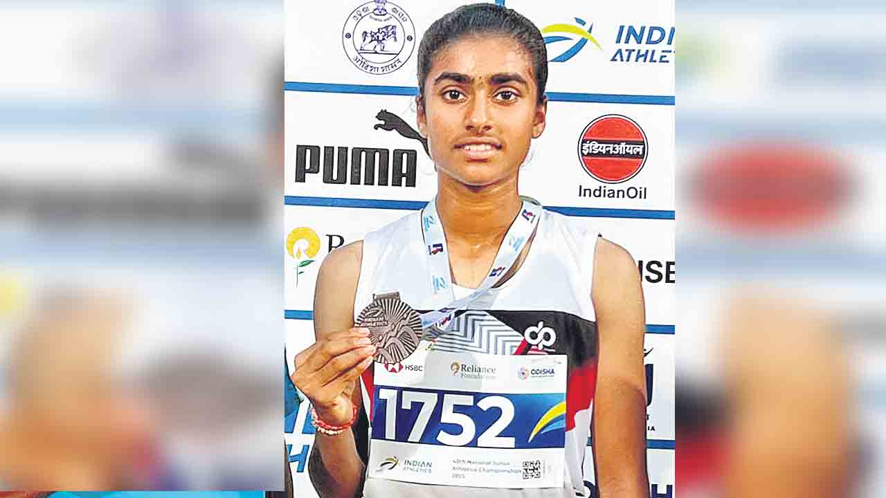 ఆనందికి కాంస్యం.. జాతీయ జూనియర్‌ అథ్లెటిక్స్‌ టోర్నీ