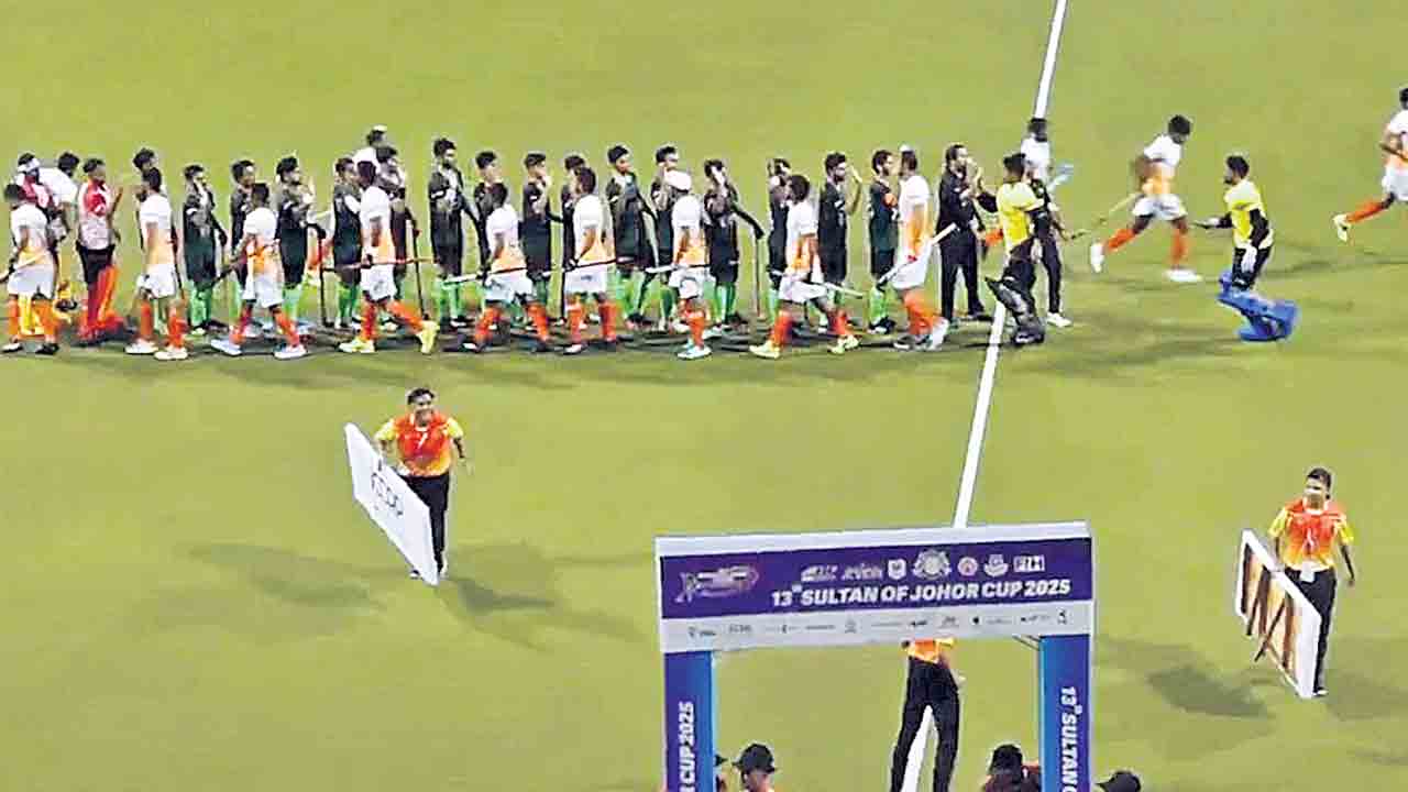 భారత్‌, పాక్‌ ప్లేయర్లు హైఫై!