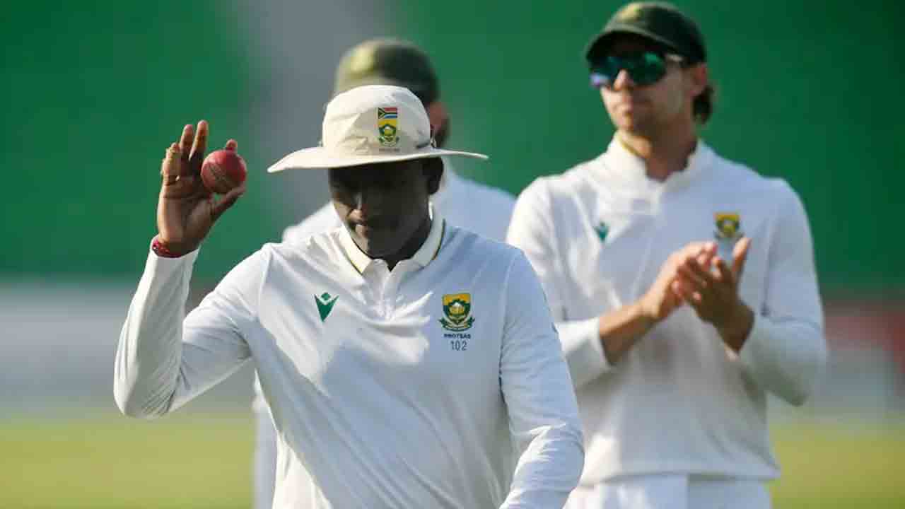 ఒకే రోజు 16 వికెట్లు.. రసవత్తరంగా లాహోర్‌ టెస్టు