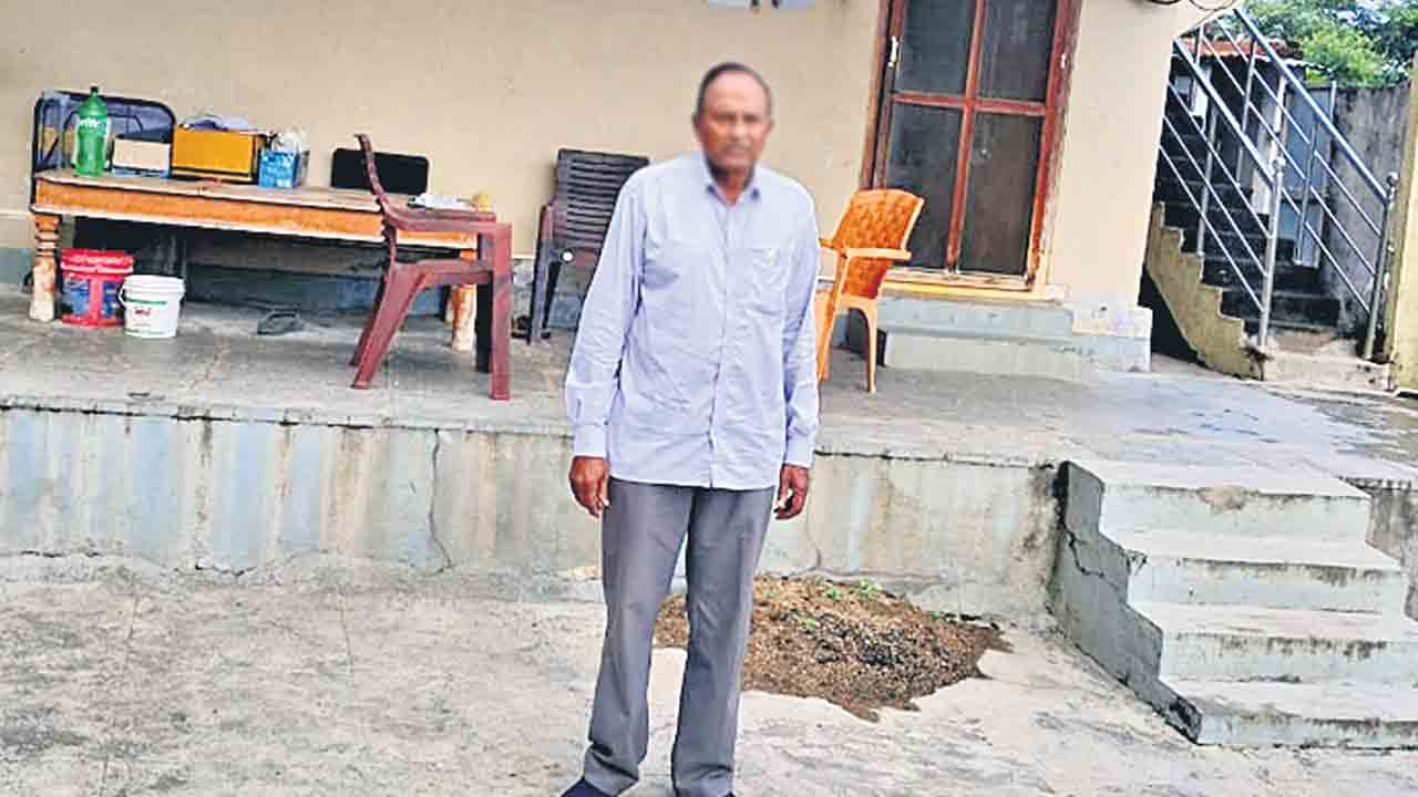 కొడుకు సాకడం లేదని.. సర్కారుకు 3 ఎకరాలు అప్పగింత