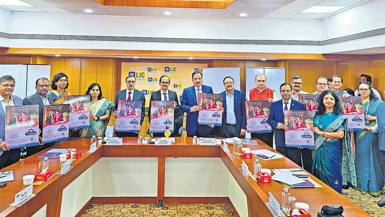 ఎల్‌ఐసీ సరికొత్త ప్లాన్లు… జన్‌ సురక్ష, బీమా లక్ష్మి పాలసీలు పరిచయం
