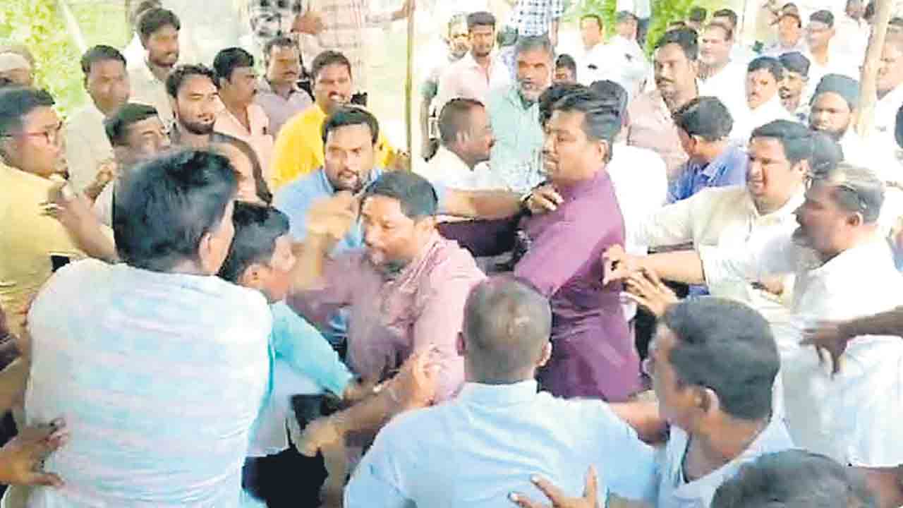 నిలిచిన లారీ ఓనర్స్‌ అసోసియేషన్‌ ఎన్నిక