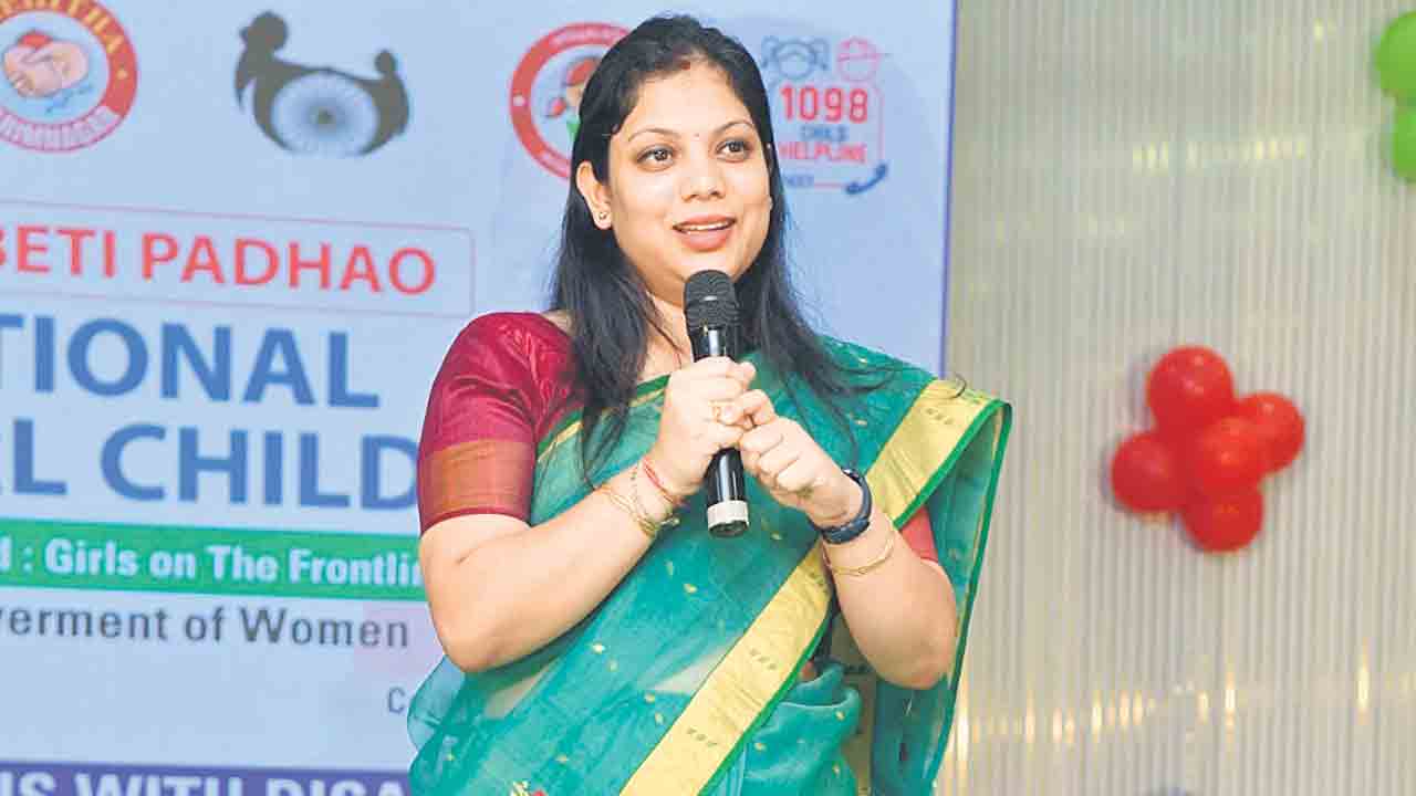 ఓ చిన్ని పిచ్చుక.. చిన్నారి పిచ్చుక