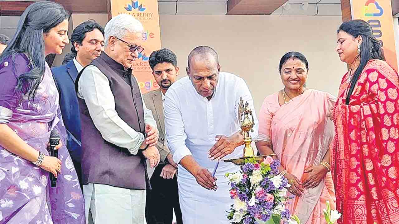 కలలు లేకుంటే జీవితం లేదు.. యువత గొప్ప కలలు కనండి సాకారానికి కృషి చేయండి