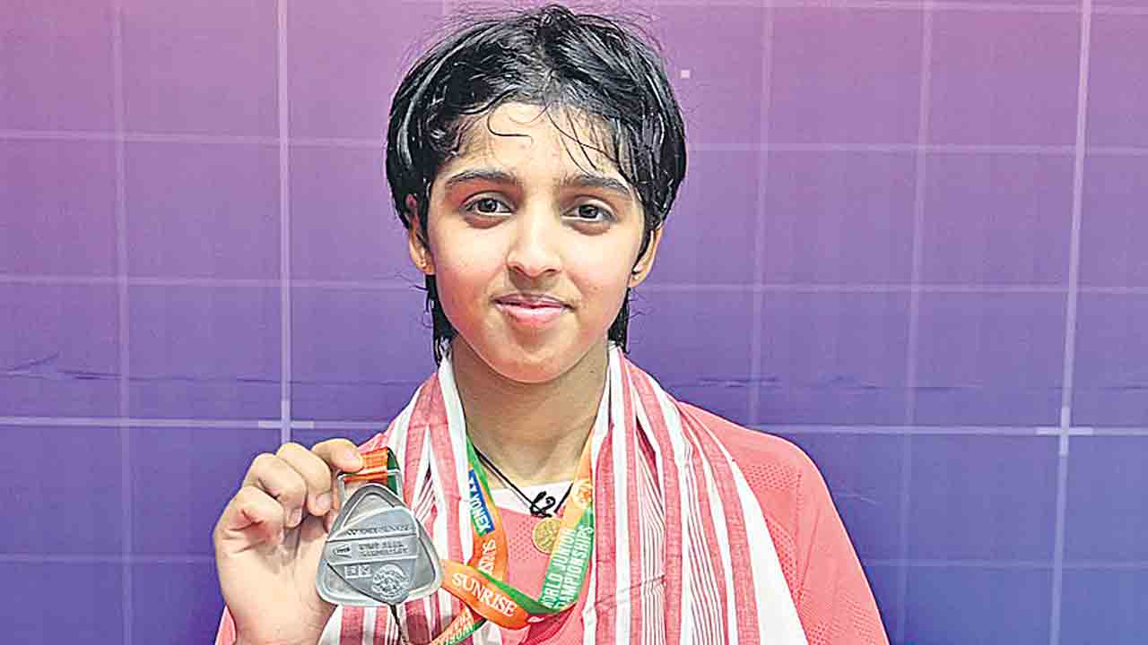 రజతంతో సరిపెట్టుకున్న తన్వి