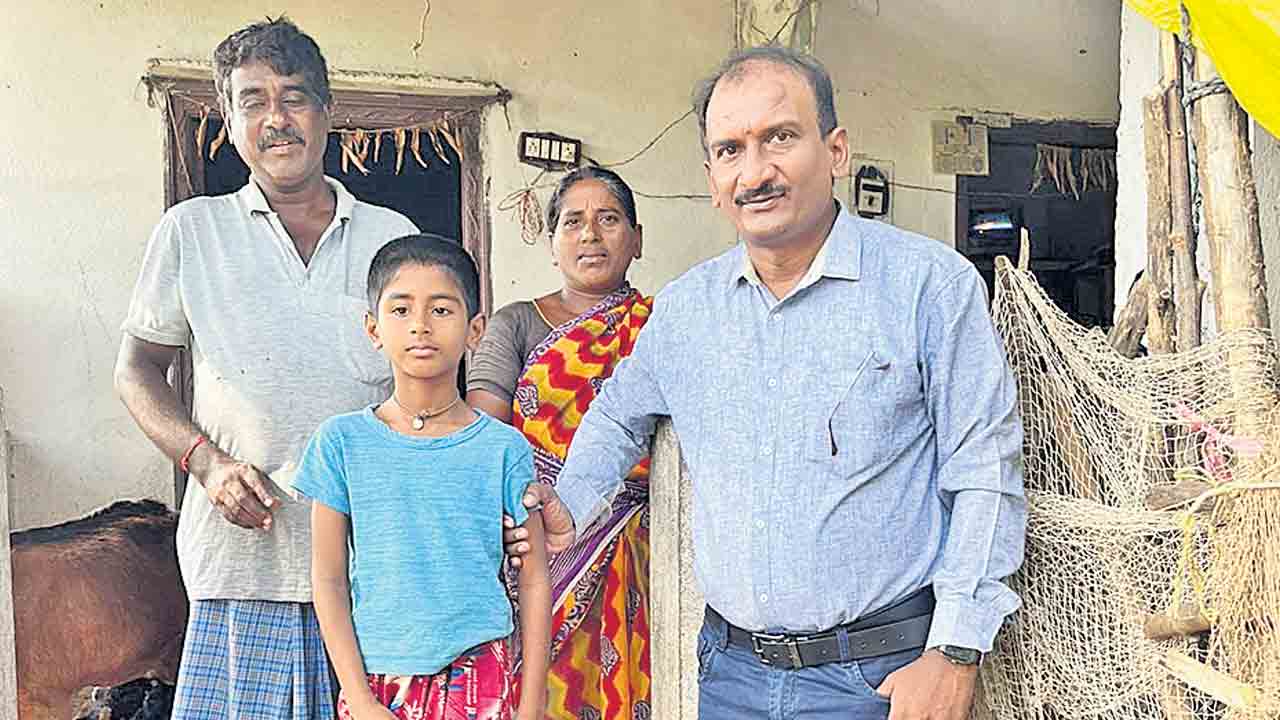 ప్రభుత్వ బడి బలోపేతమే లక్ష్యం.. నాడు ఆరుగురు.. నేడు 20 మంది విద్యార్థులు