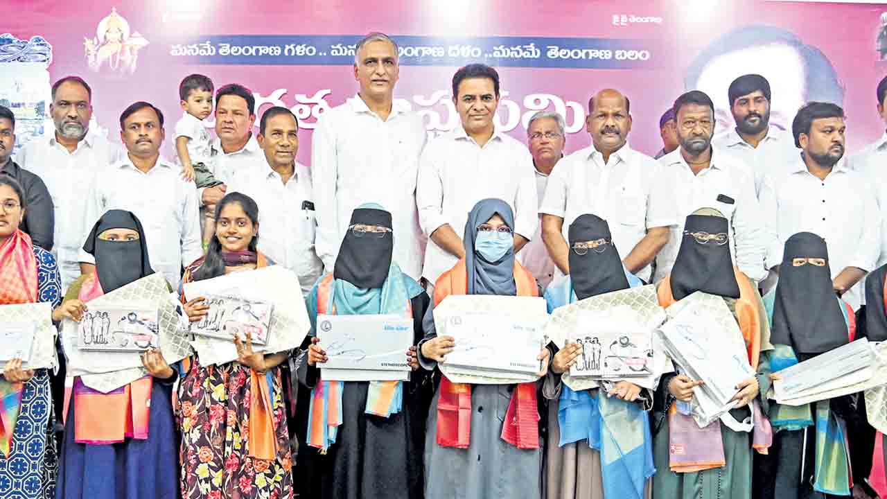 రౌడీల పాలైన రాష్ట్రం.. మూటల పంపకాల్లో ముఖ్యమంత్రి బిజీ: కేటీఆర్