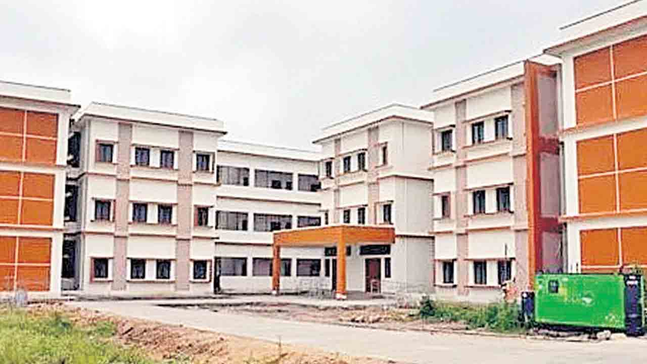 మిక్స్డ్ ఆక్యుపెన్సీ కాలేజీలపై మీనమేషాలు