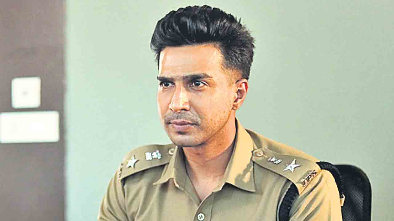 వారం ఆలస్యంగా ఆర్యన్