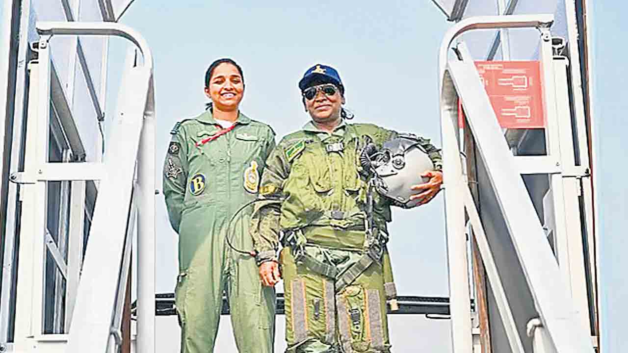 రాఫెల్‌లో రాష్ట్రపతి గగన విహారం