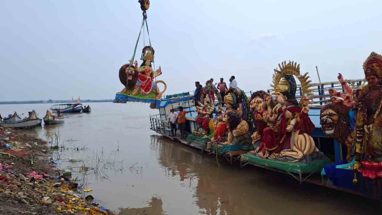 అమ్మవారి విగ్రహాల నిమజ్జనం.. గోదావరి తీరంలో ఏర్పాట్లు