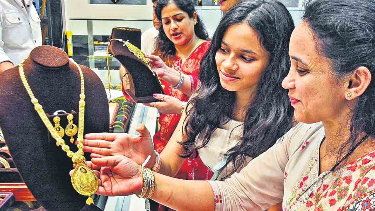 మళ్లీ పెరిగిన పుత్తడి… రూ.2,600 ఎగసిన తులం విలువ