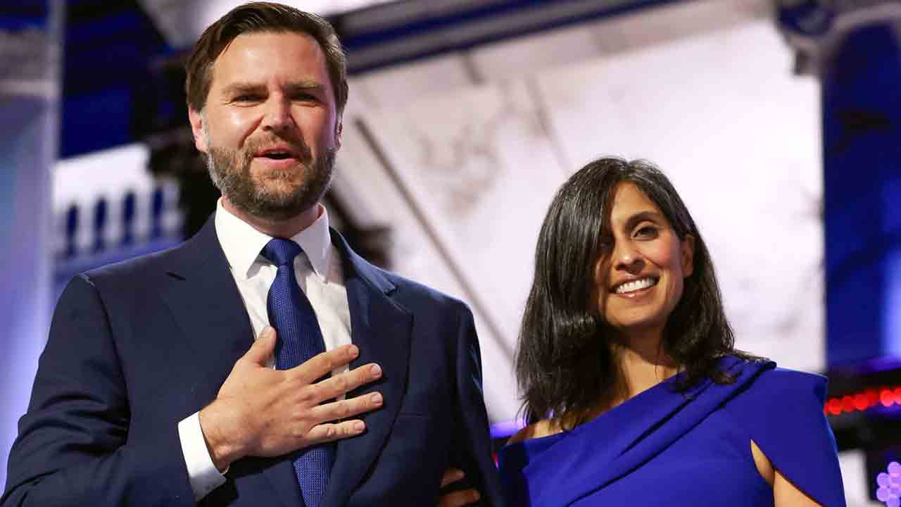 ఉషకు మతం మారే యోచన లేదు : జేడీ వాన్స్