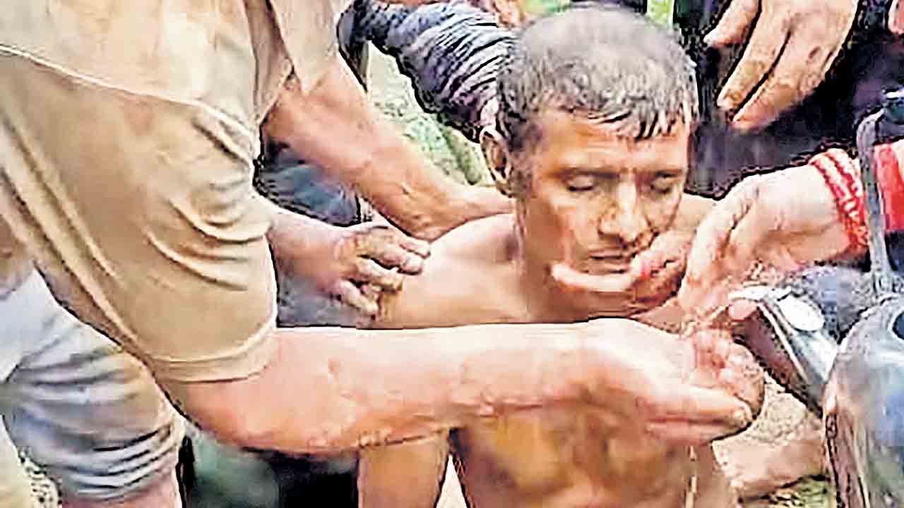 డార్జిలింగ్‌లో విరిగిన కొండ చరియలు