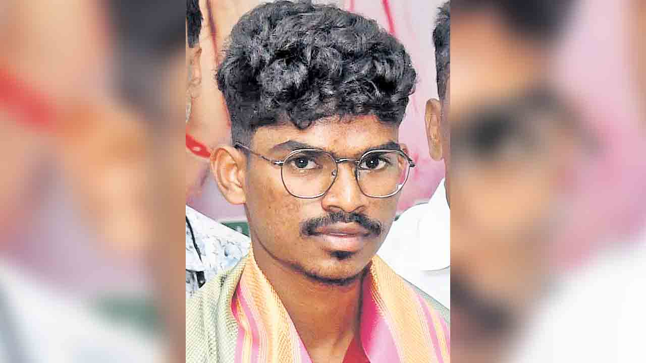 అనాథ విద్యార్థి చదువుకు కేటీఆర్‌ అండ… ఎంబీబీఎస్‌ ఖర్చులు భరించేందుకు హామీ