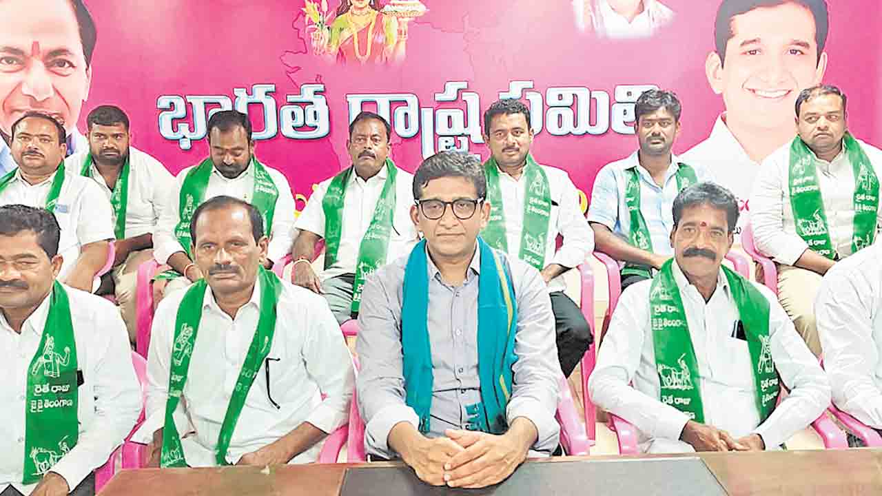 ప్రజాపాలన చేతకాని సీఎం… అన్ని వర్గాలను మభ్య పెడుతున్నడు
