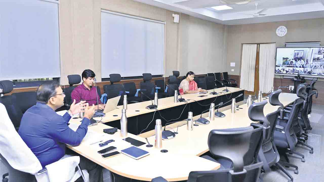 పక్కాగా భూముల సర్వే చేపట్టాలి