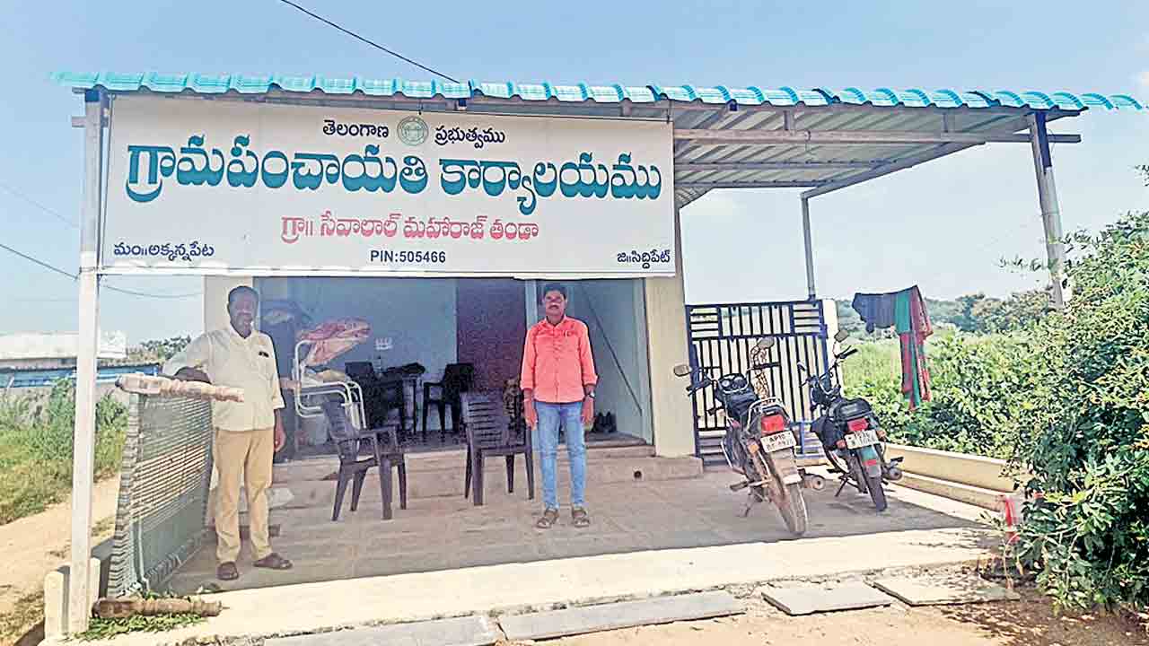 ముంపు గ్రామంలో అవినీతి కంపు..!