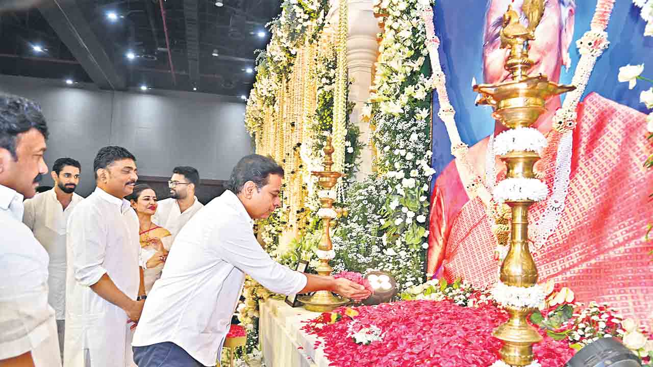 మేఘా కృష్ణారెడ్డి మాతృమూర్తికి కేటీఆర్‌ నివాళులు