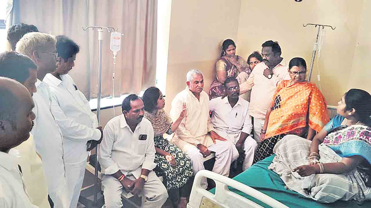 ఇండ్లలోకి దూరి.. మహిళలపై తెగబడి.. జూబ్లీహిల్స్లో ఎన్ఎస్యూఐ రాష్ట్ర అధ్యక్షుడి వీరంగం