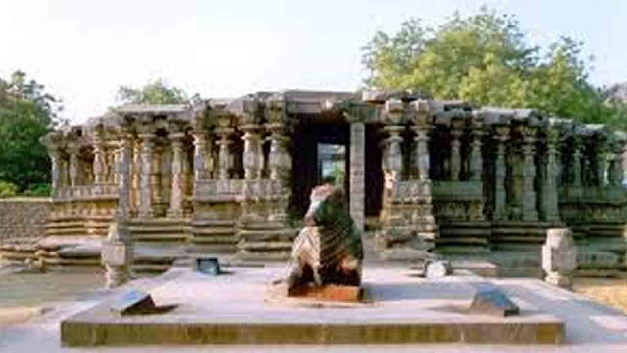 కాకతీయ కళావైభవం అద్భుతం