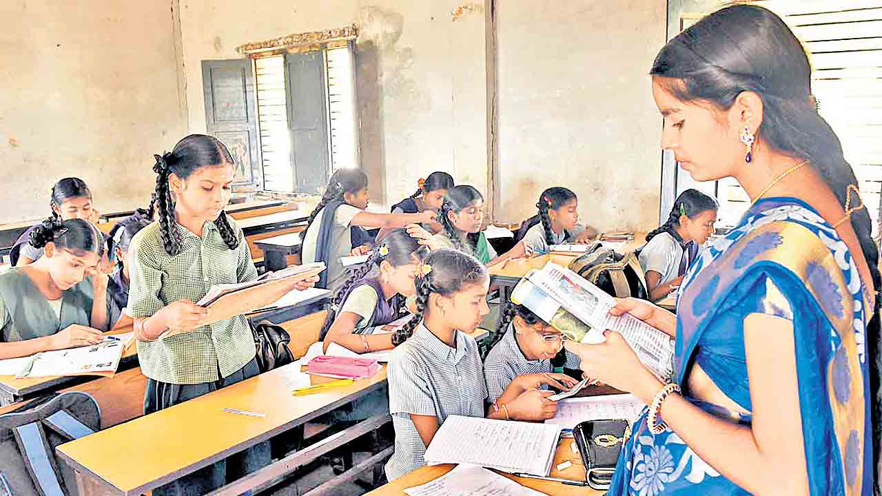 2,245 బడుల్లో జీరో ఎన్రోల్మెంట్!.. తెలంగాణలోని ప్రభుత్వ పాఠశాలల్లో ఇదీ దుస్థితి!
