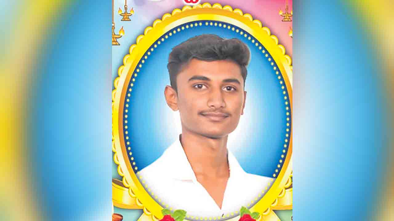రోడ్డు ప్రమాదంలో యువకుడి దుర్మరణం