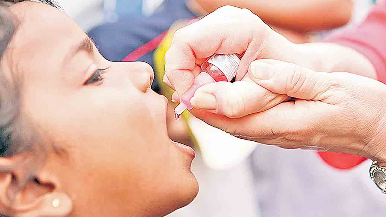 17,32,171 మంది పిల్లలకు పోలియో చుక్కలు