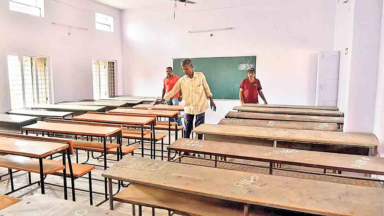 Intermediate Board | రెమ్యూనరేషన్‌ కోసం ఆర్నెళ్లుగా ఎదురుచూపులు.. ఇంటర్‌ బోర్డు చుట్టూ అధ్యాపకుల చక్కర్లు