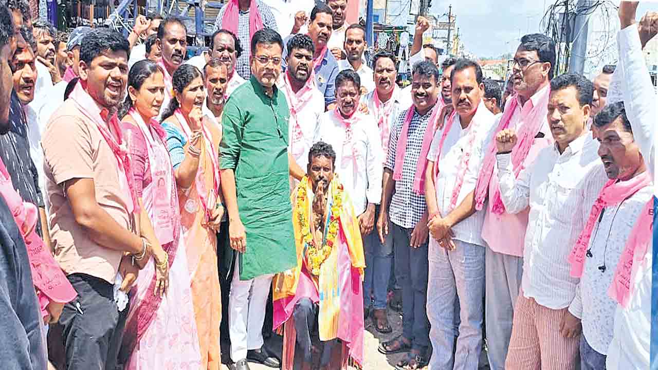 దుద్దిళ్ల రాజ్యాంగాన్ని అనుసరిస్తున్న పోలీసులు