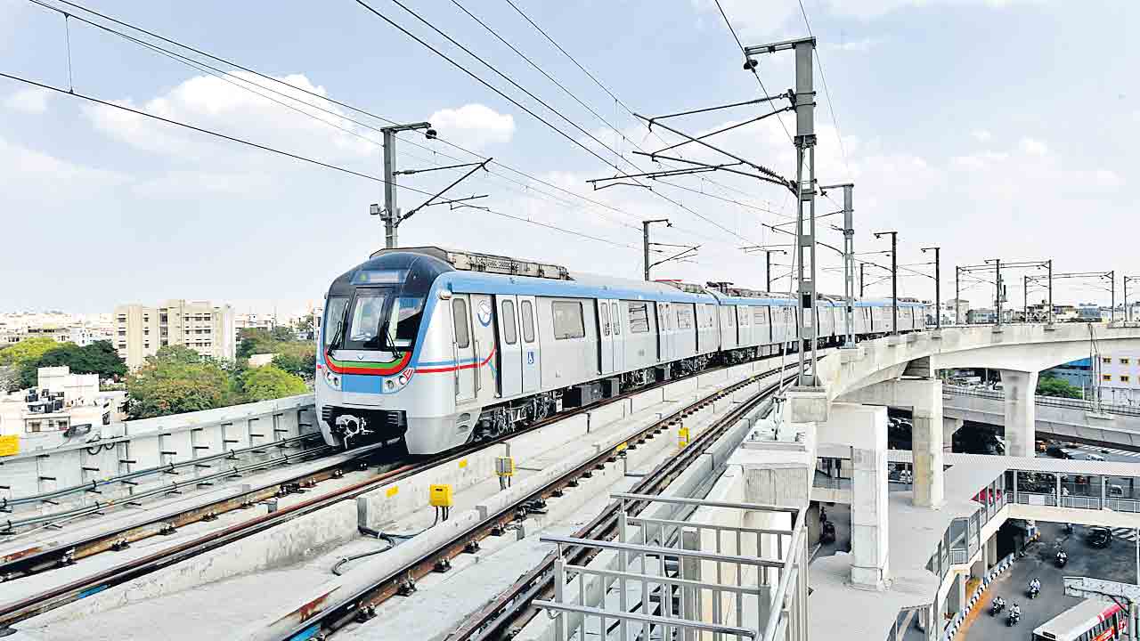 Future City | ఫ్యూచర్‌సిటీలో జనం ఉన్నరా? ఎయిర్‌పోర్టు-ఫ్యూచర్‌ సిటీ కారిడార్‌పై కేంద్రం సూటి ప్రశ్న