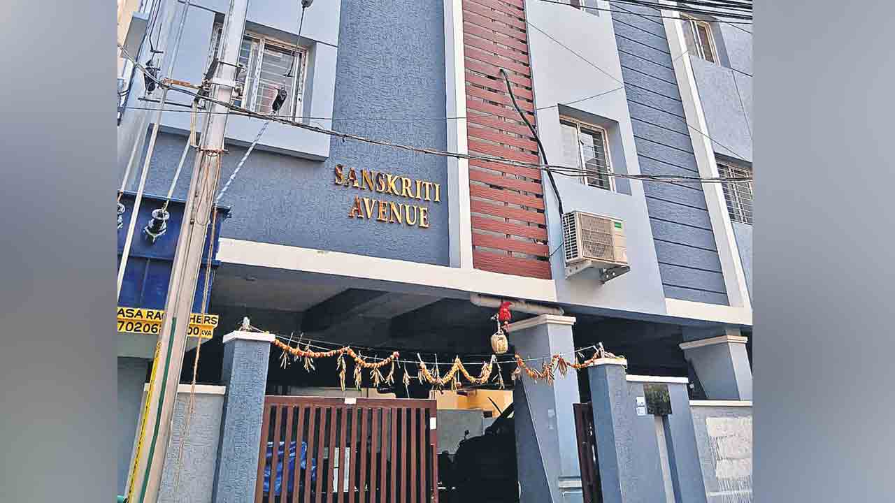 44 మందిలో ఉన్నది ఇద్దరే!