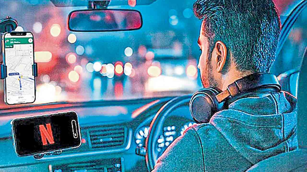 క్యాబ్ డ్రైవర్లుగా సాఫ్ట్వేర్ ఇంజినీర్లు.. ఒంటరితనం, ఒత్తిడి నుంచి బయటపడటానికేనట!