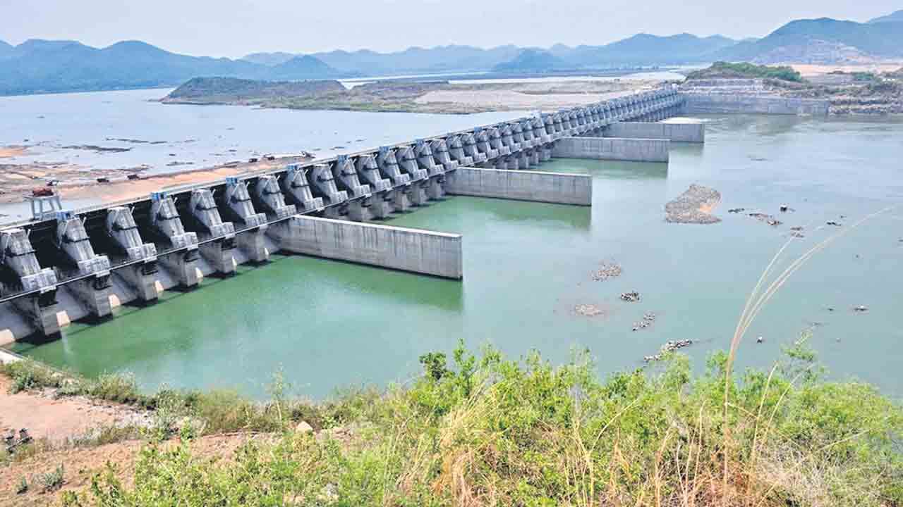 గోదావరి వరద జలాల్లో మాకూ హక్కుంది.. పీబీ లింక్‌కు కేంద్రం అనుమతిస్తే మాకు వాటా ఇవ్వాల్సిందే: మహారాష్ట్ర ప్రభుత్వం 