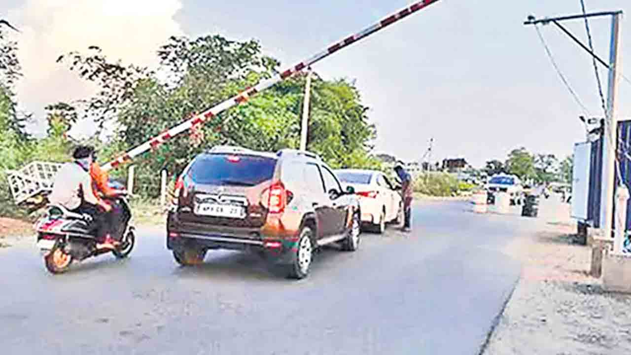 రాష్ట్రవ్యాప్తంగా రవాణా చెక్‌పోస్టులు మూసివేత 