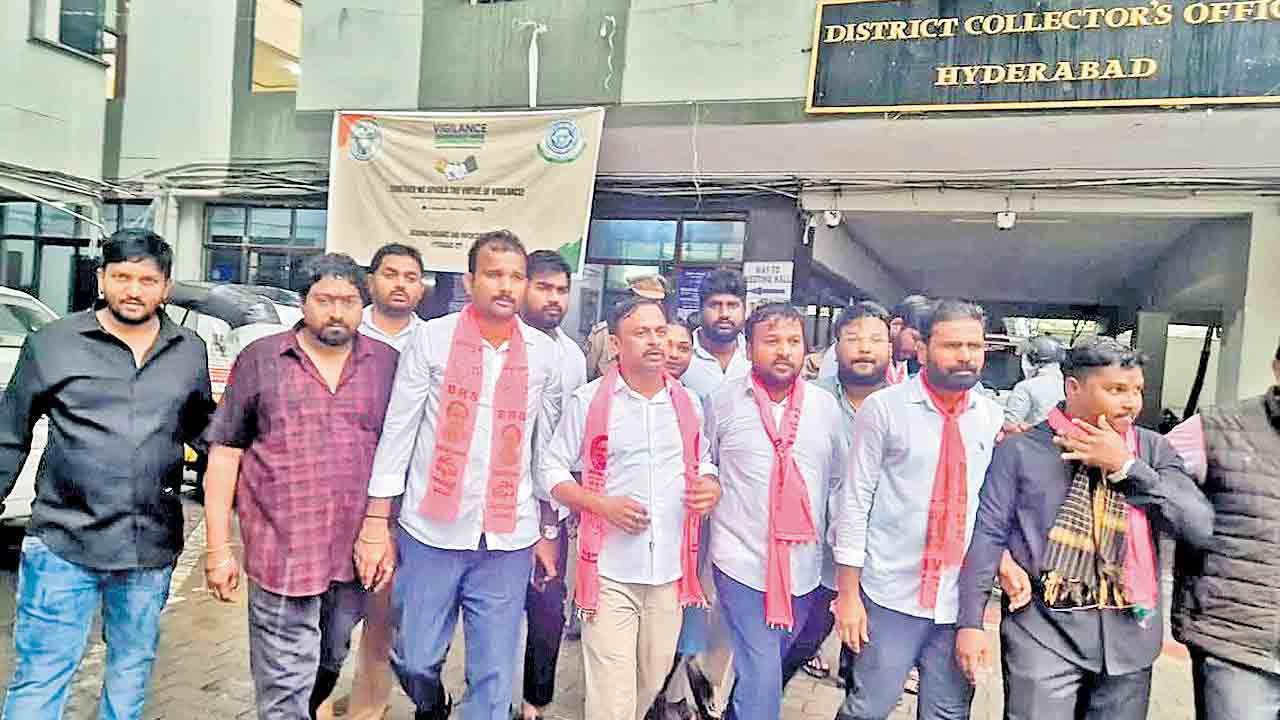 ఫీజు బకాయిలపై ఆగ్రహజ్వాల