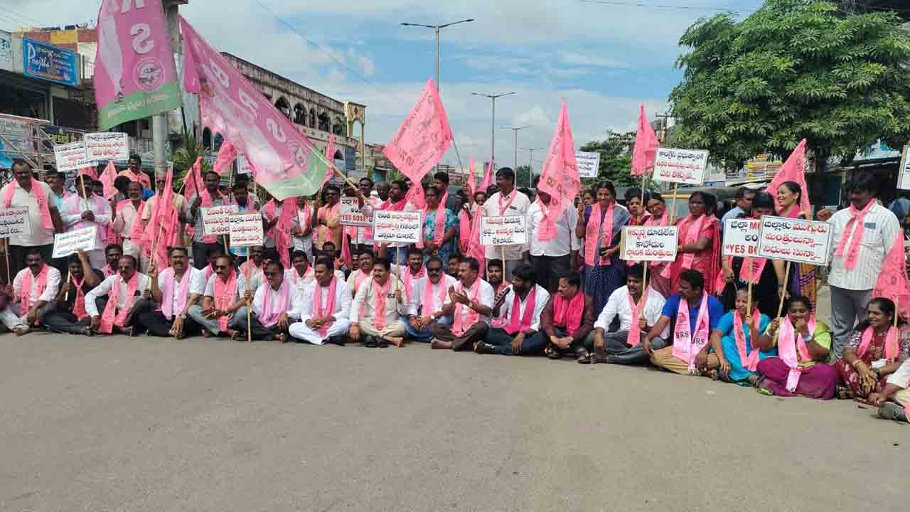 రోడ్లు బాగు చేయండి