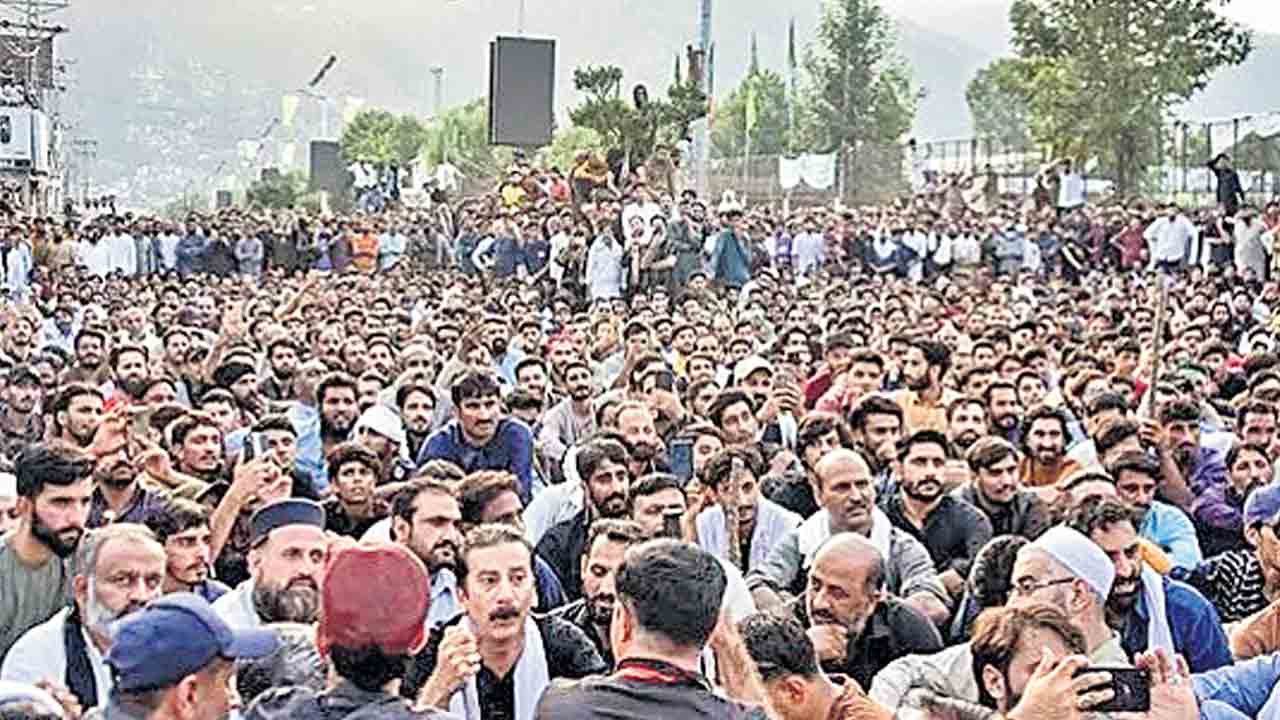 PoK Protests | అట్టుడుకుతున్న పీవోకే.. పోలీసుల కాల్పుల్లో 8 మంది మృతి