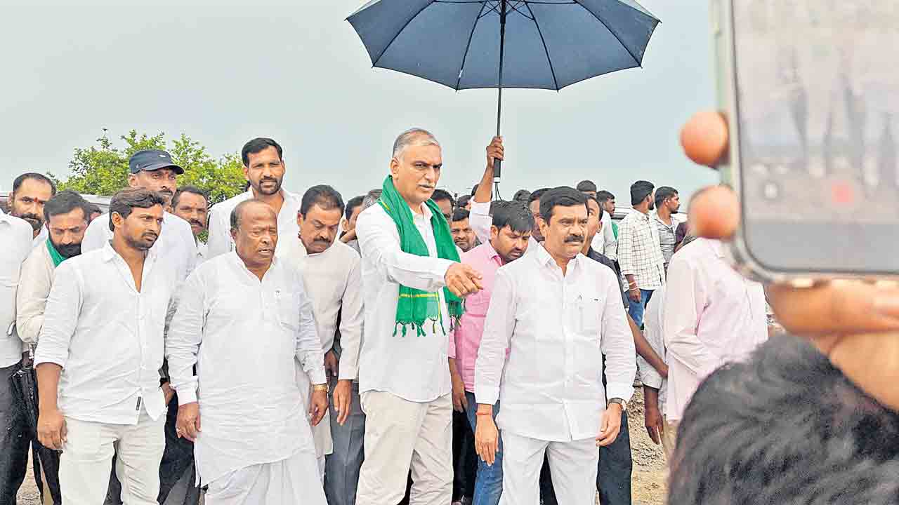 సబ్కా వికాస్.. బక్వాస్!.. రేవంత్రెడ్డి చీఫ్ మినిస్టర్ కాదు.. కటింగ్ మాస్టర్!: హరీశ్రావు