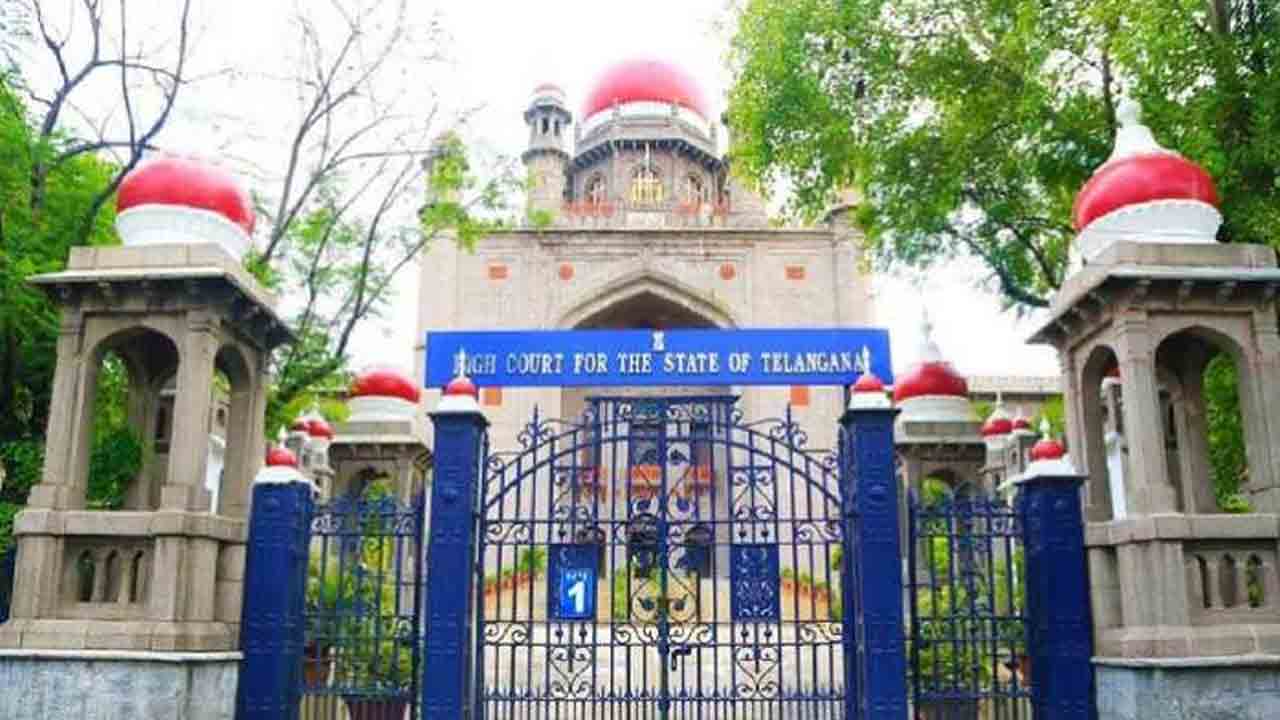 ఉన్నతాధికారుల భూఆక్రమణలపై నివేదిక ఇవ్వరా?