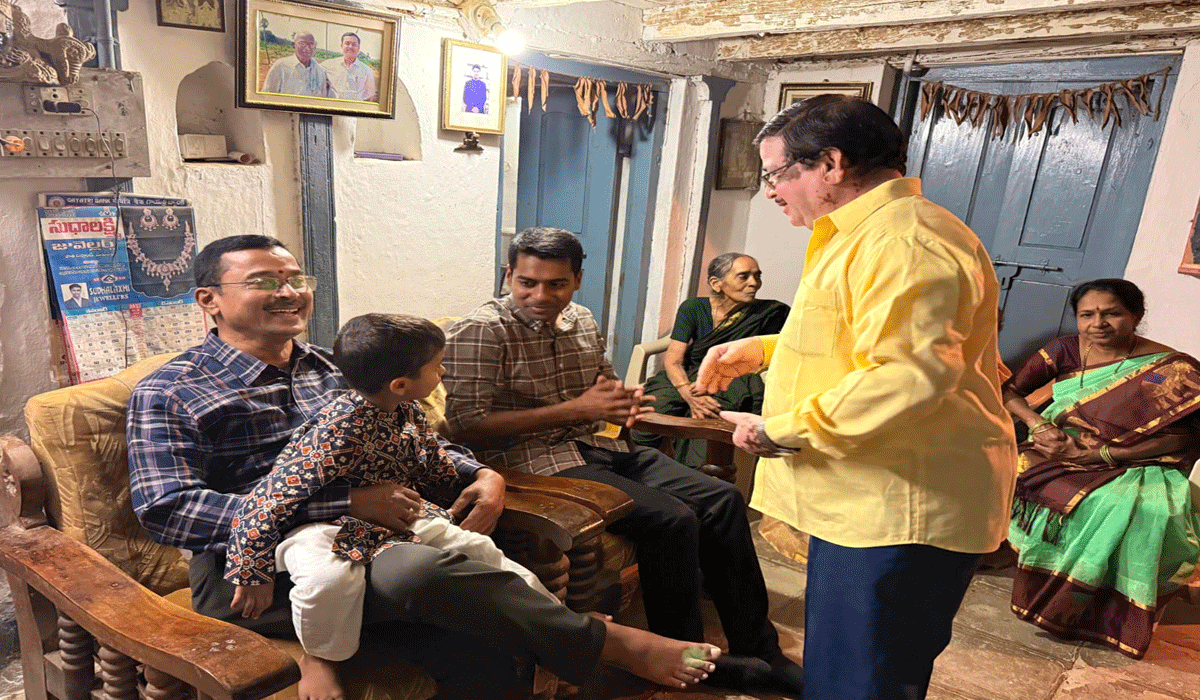 Khammam Collector Anudeep | స్వగ్రామంలో విజయదశమి వేడుకల్లో పాల్గొఖమ్మం కలెక్టర్ అనుదీప్