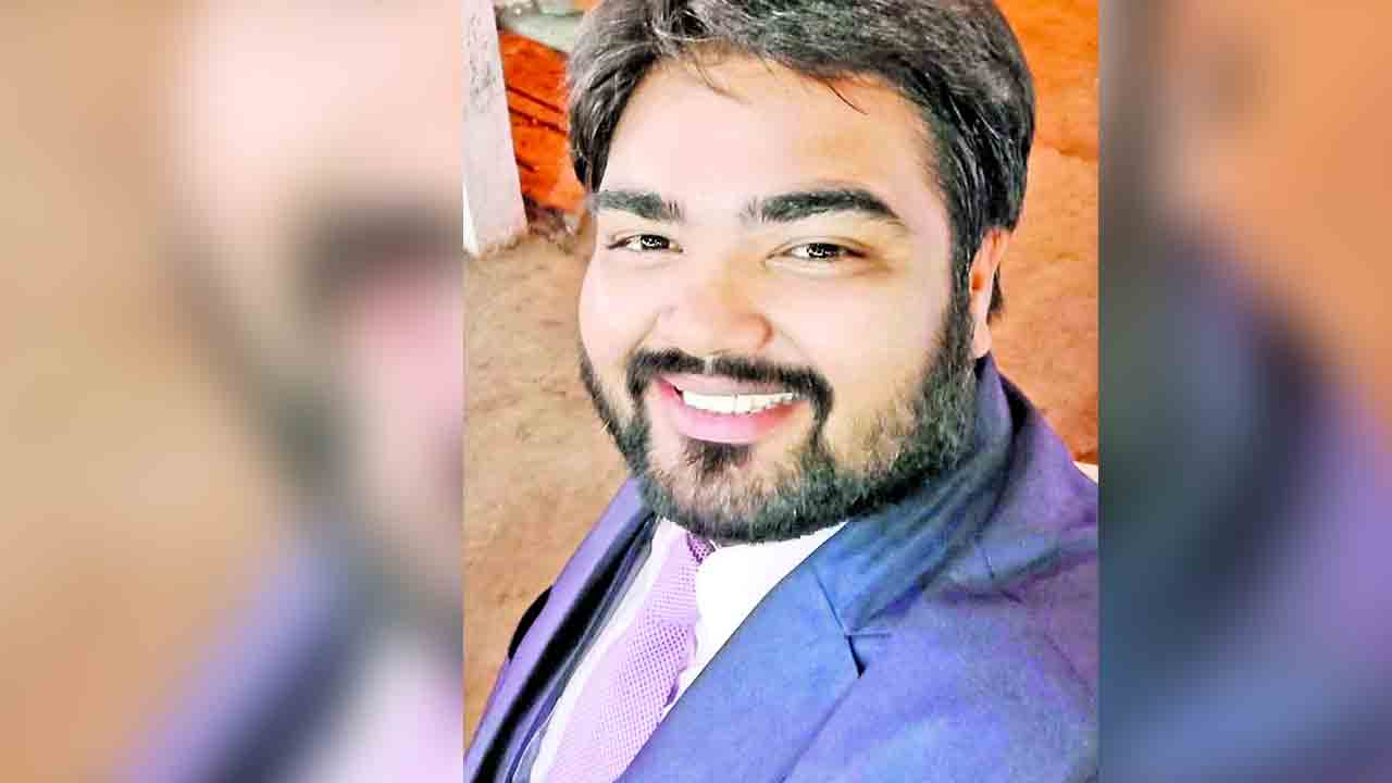 కలెక్టరేట్‌ ఉద్యోగిపై ఎస్సీ, ఎస్టీ కేసు