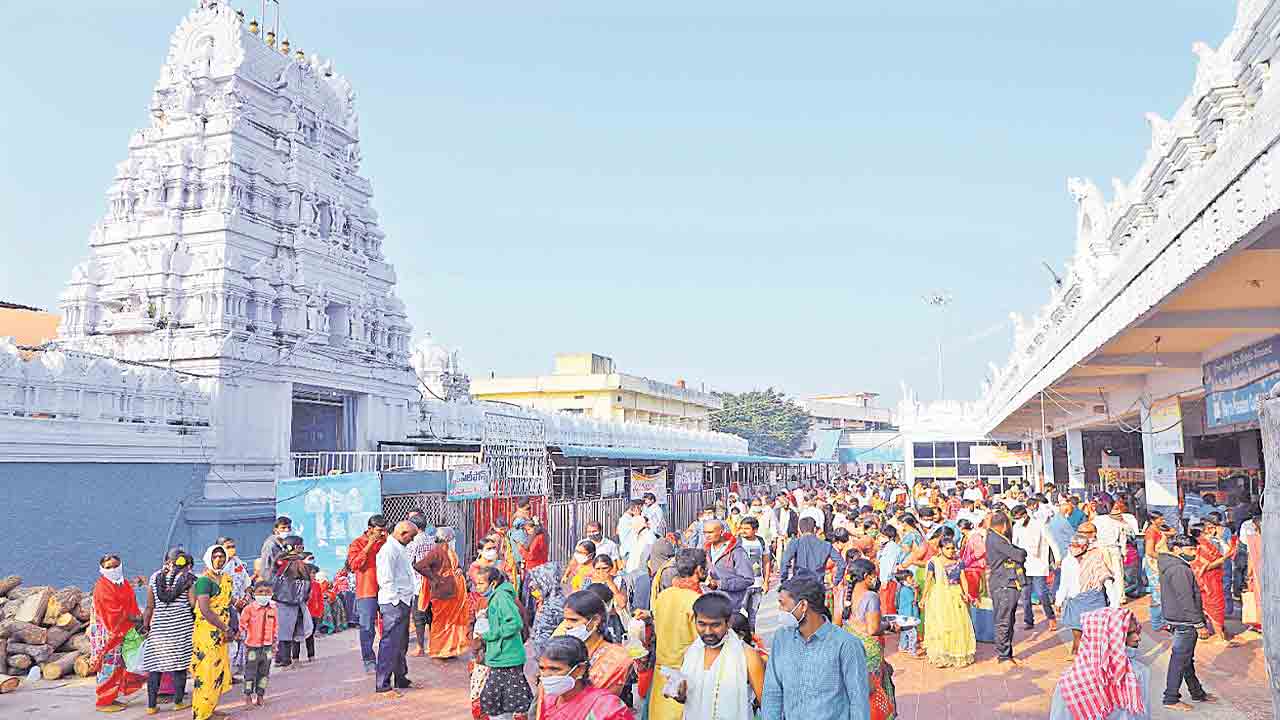 Vemulawada | ఎల్‌ఈడీ స్క్రీన్లపై వేములవాడ రాజన్న దర్శనం!