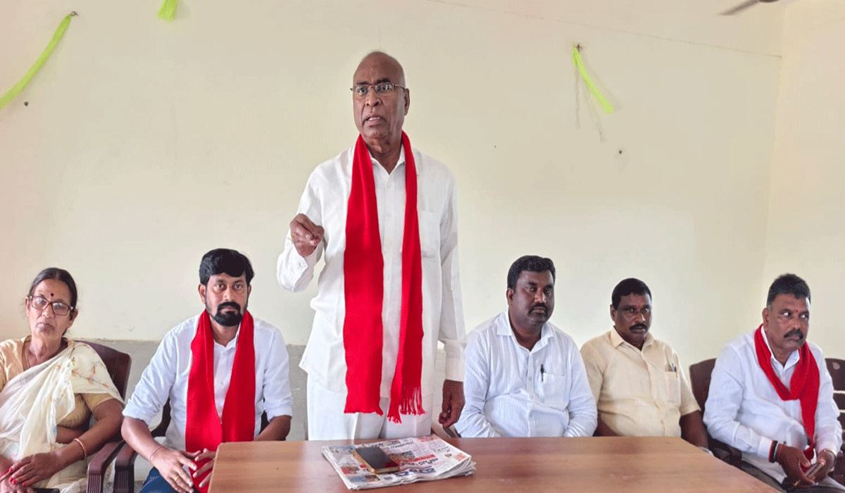 CPI national leader Chadha | బీసీ రిజర్వేషన్ పై బీజేపీ ద్వంద వైఖరి.. సీపీఐ జాతీయ నేత చాడ