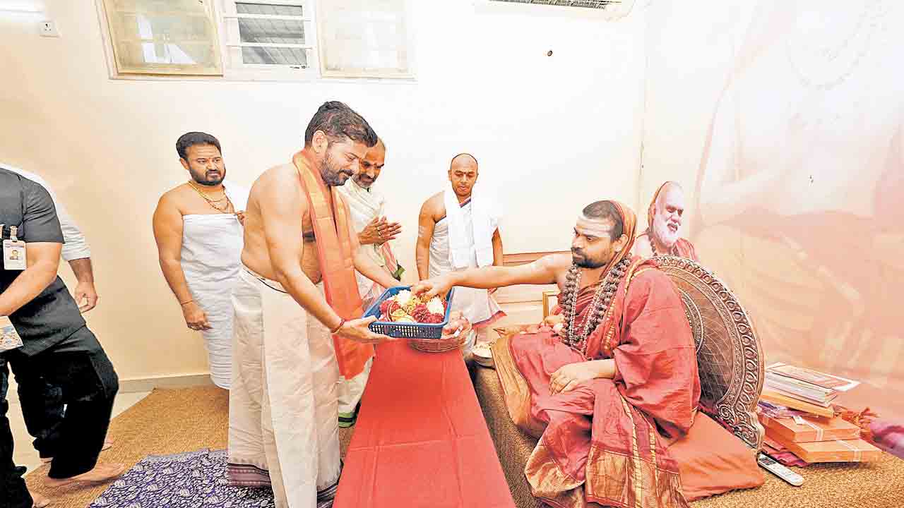 వేములవాడ ఆలయ అభివృద్ధిపై చర్చ